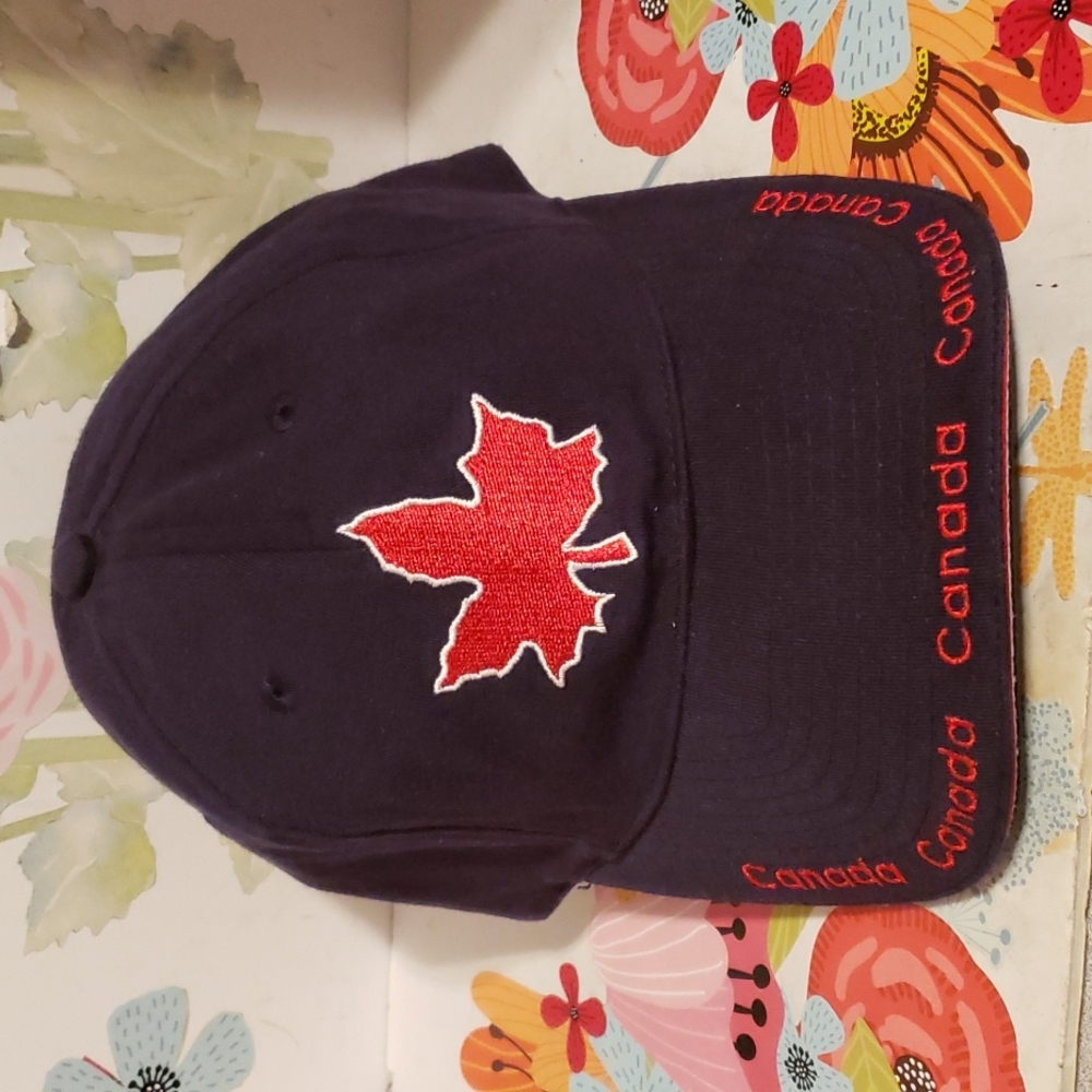 Canada leaf logo hat NWOT
